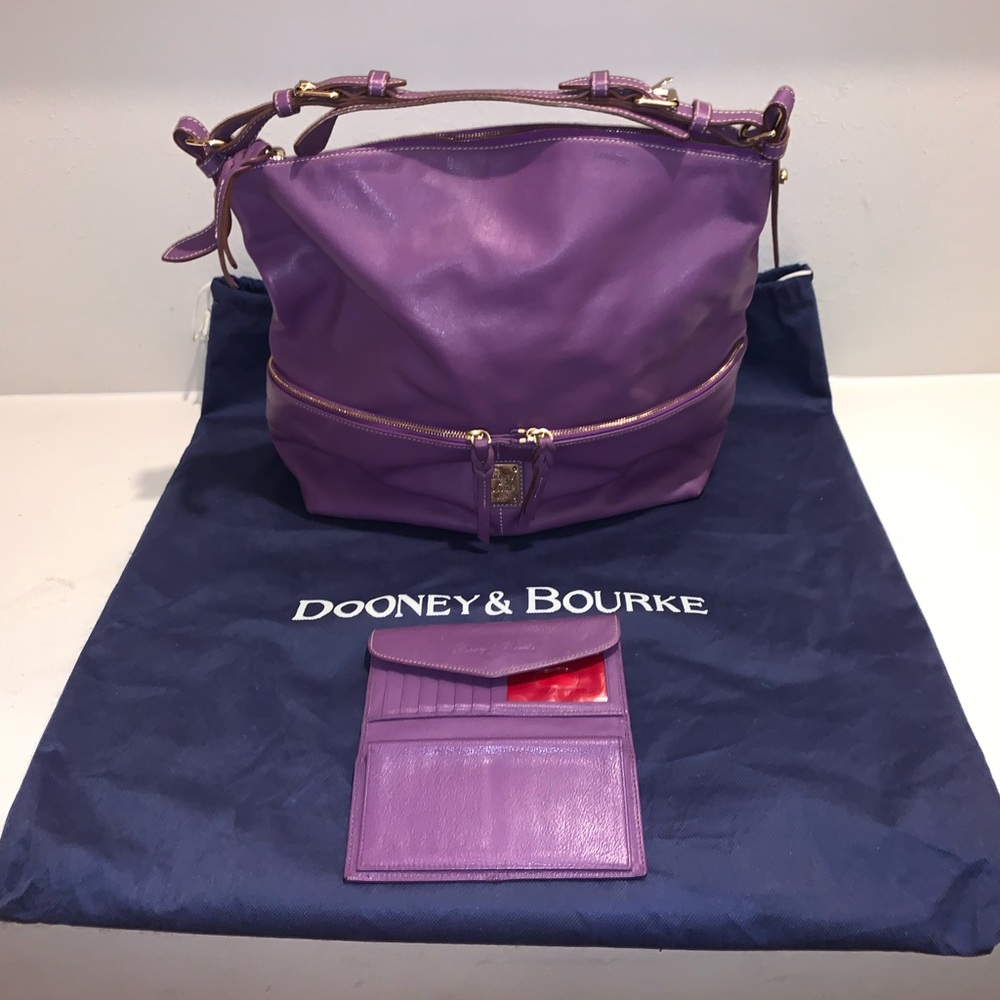 Large Purple Dooney & Bourke bag w/matching wallet